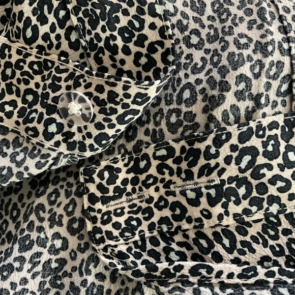 American Eagle Leopard Wrap Skirt Size Small - Picture 5 of 6